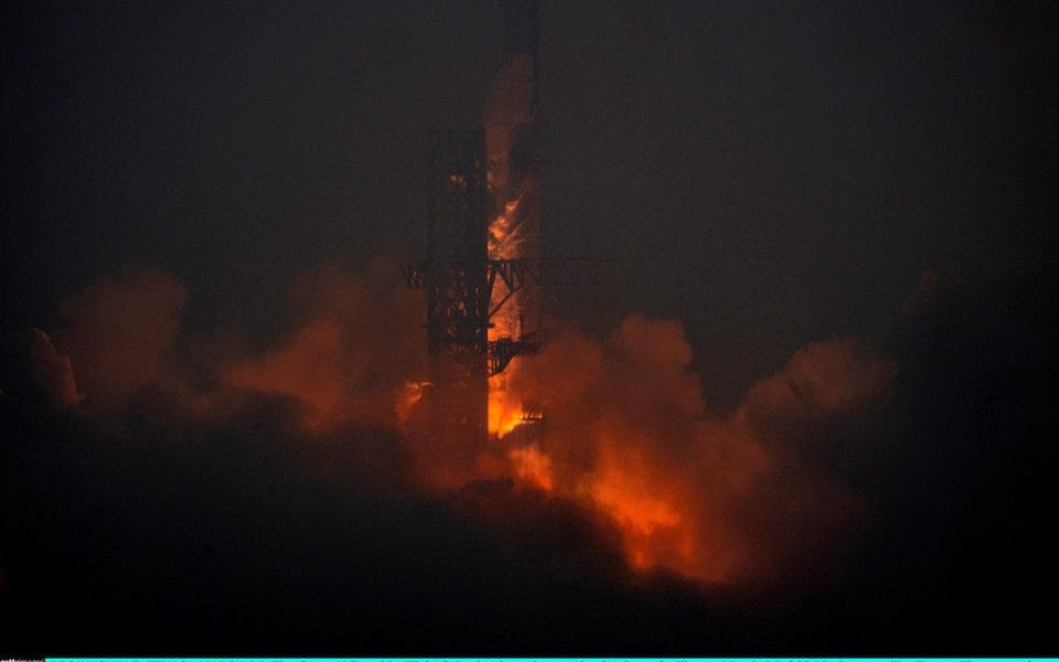 SpaceX Starship uzay aracı atmosferik yeniden girişte kayboldu!
