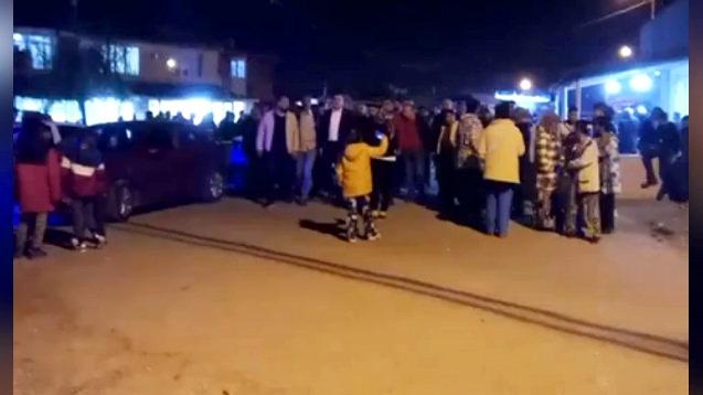 CHP'li vekil seçim yasağını çiğnedi! Vatandaşlar sokağa döküldü! Yoğun tepki çekti