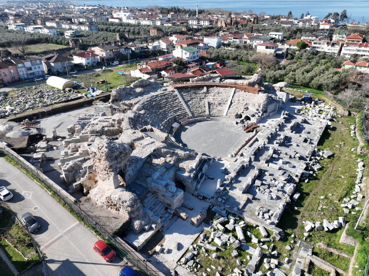 Bursa'da 1800 yıllık İznik Roma Tiyatrosu turizme kazandırıldı