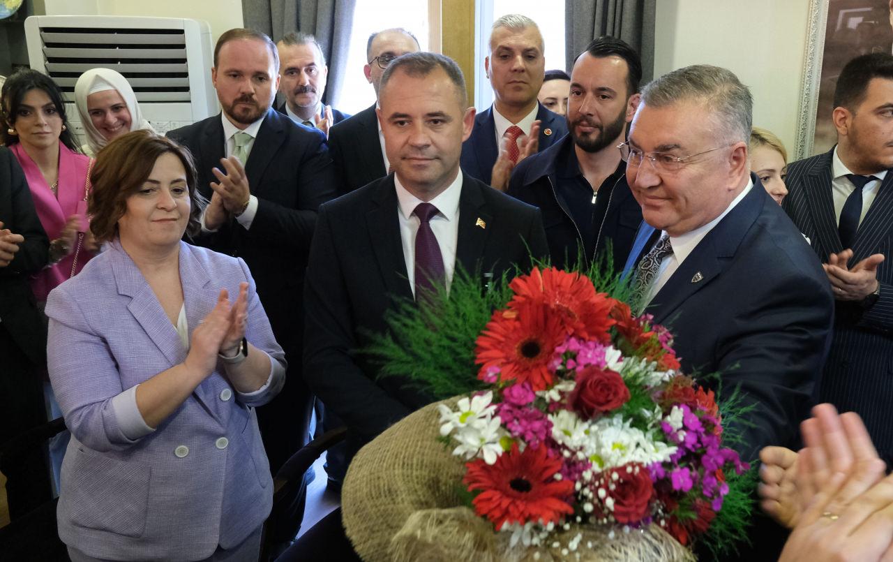 Kırklareli Belediye Başkanı Derya Bulut mazbatasını aldı: Söz veriyorum
