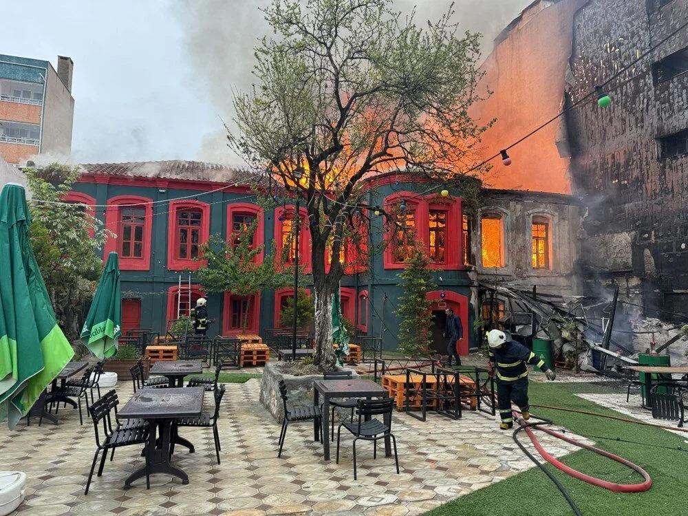 Kırklareli'nde tarihi binada yangın!