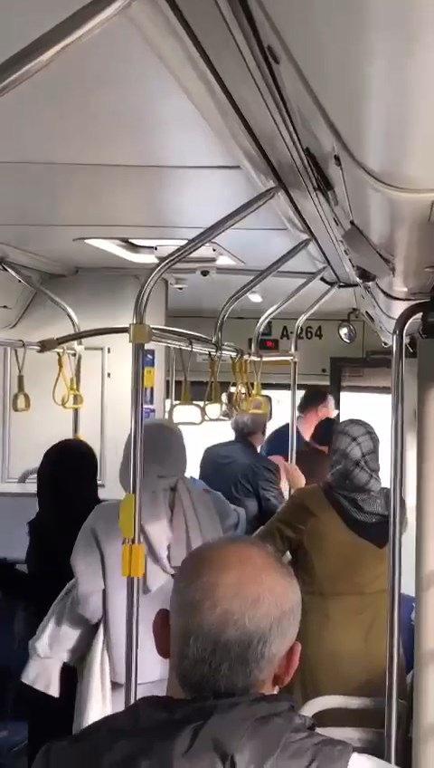 İETT otobüsünde yolcu ile şoför arasında çıkan tartışma yumruklu kavgaya dönüştü