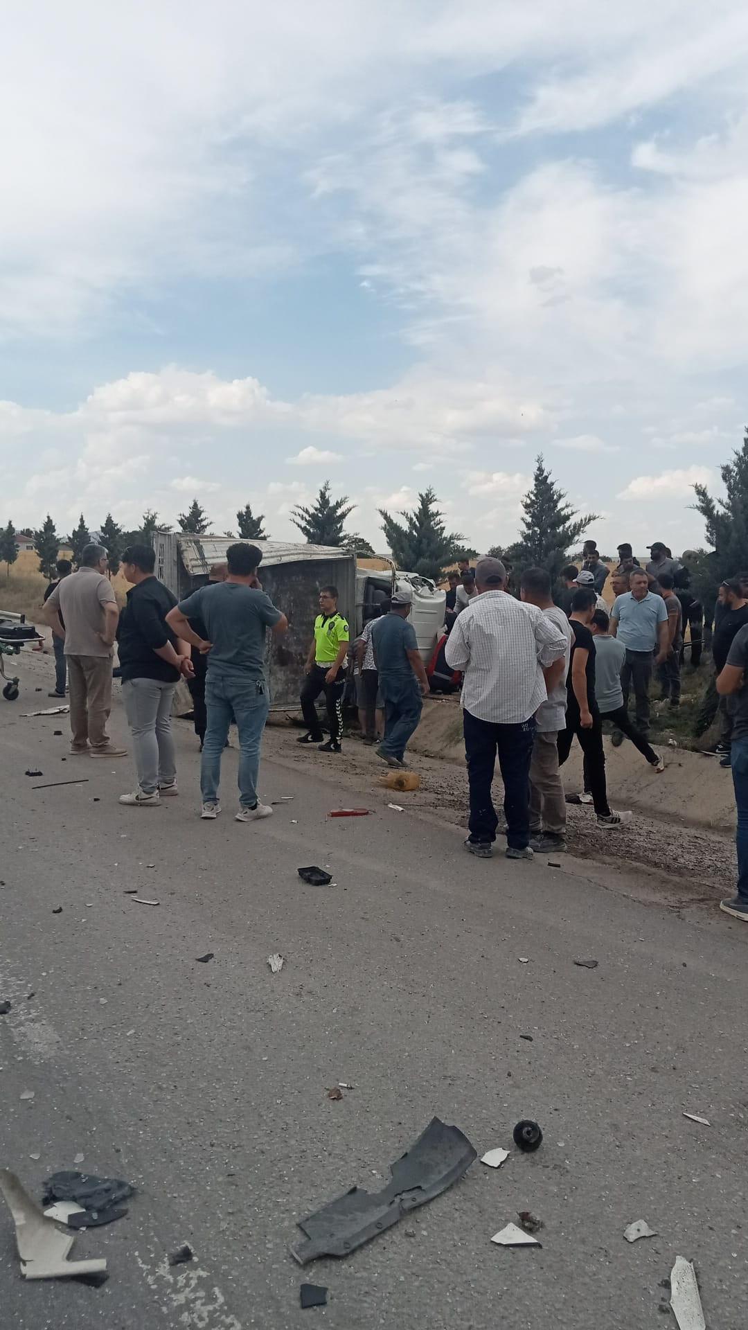 Afyonkarahisar'da feci kaza: 2 kişi öldü, 1 yaralı
