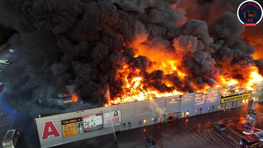 AVM'de korkunç yangın! Bin 348 dükkan küle döndü