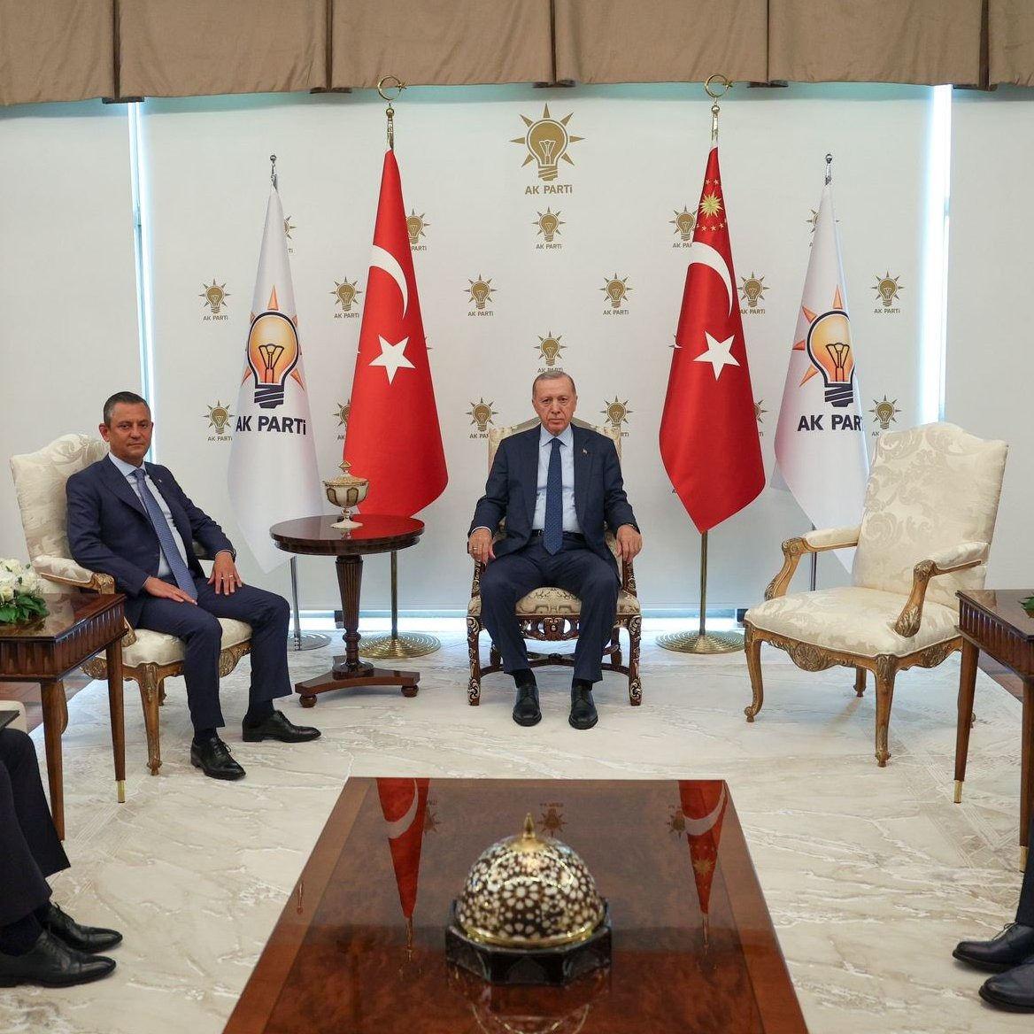 Erdoğan-Özel görüşmesindeki boş koltuk ne anlama geliyor?