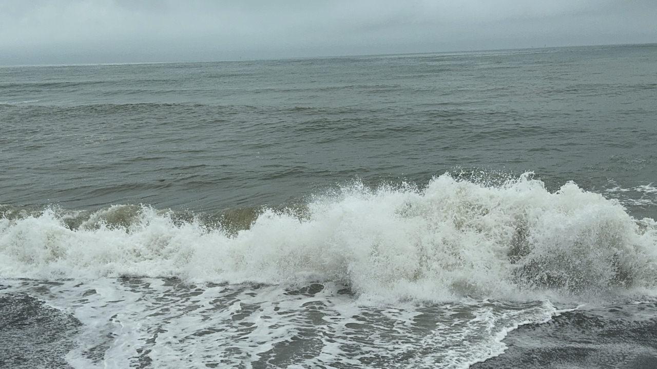Karadeniz'de fırtına: Dalga boyu 2 metreye ulaştı