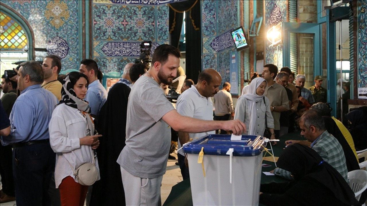 İran'daki seçimde ilk sonuçlar geldi! 500 bin oy fark var