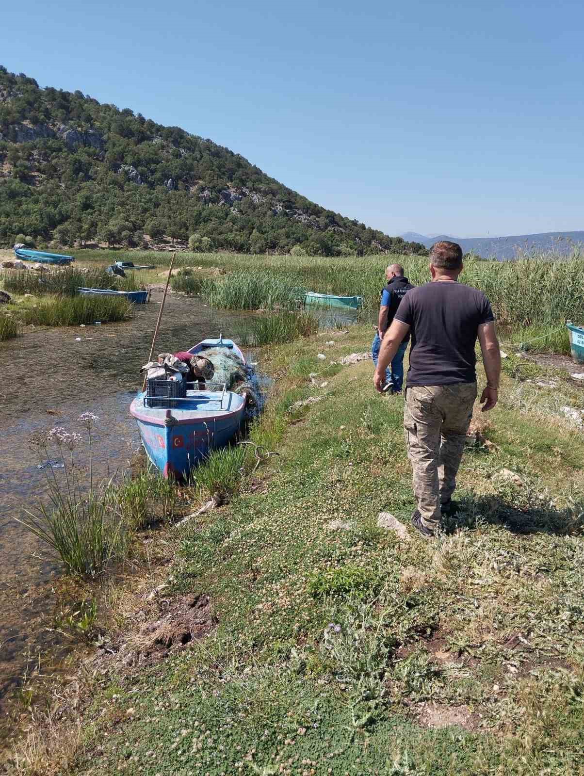 Beyşehir Gölü’nde balıkçı tekneleri ve balık işleme fabrikaları denetlendi