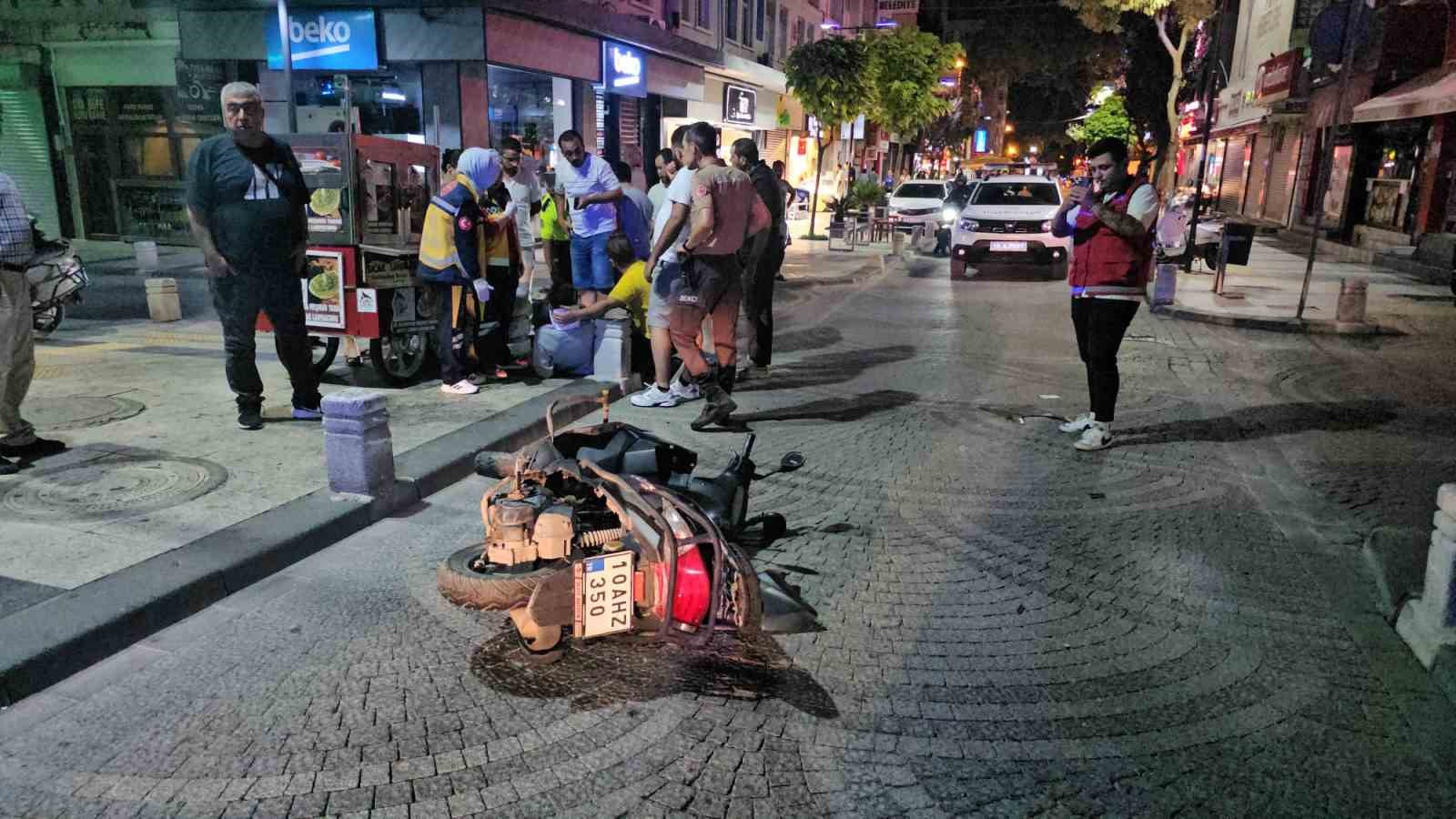 Bandırma’da motosiklet kazası kamerada