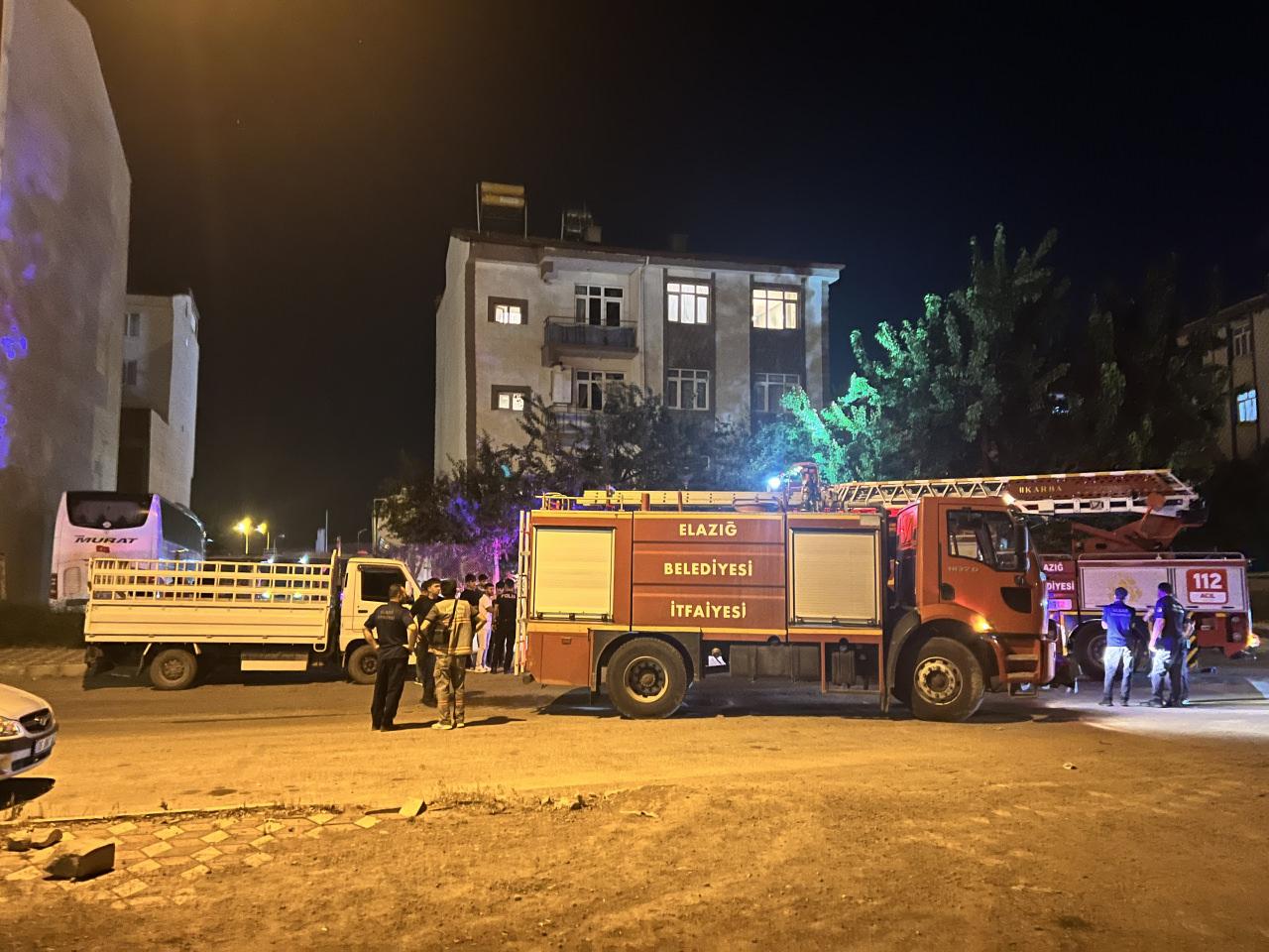 Elazığ'da hareketli gece: Anne ve babasını dövdü, polise pompalı tüfekle direndi!