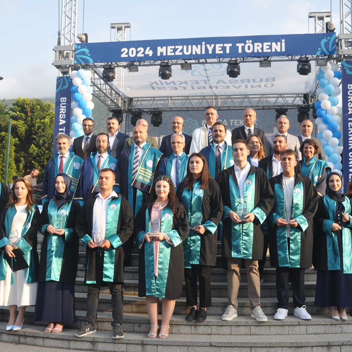 BTÜ 2024 mezunlarını uğurladı