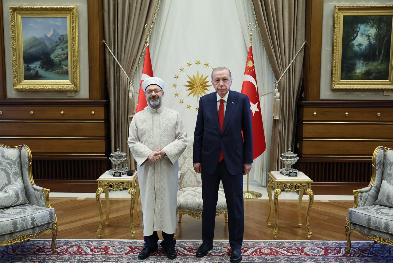 Cumhurbaşkanı Erdoğan Diyanet İşleri Başkanı Erbaş ile görüştü