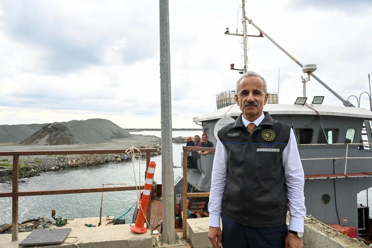 Bakan Uraloğlu, 1,5 yılda 6 milyon metreküp deniz dibi taraması yapıldığını bildirdi!