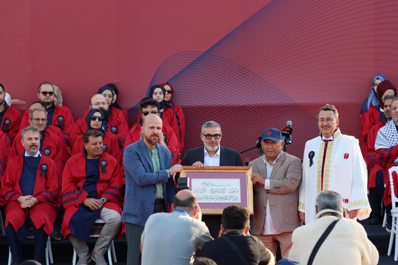 İbn Haldun Üniversitesi Mezuniyet Töreni Gazzeli öğrenci ve akademisyenlere adandı