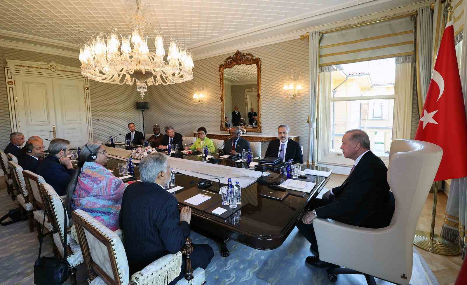 Cumhurbaşkanı Erdoğan, D-8 Ekonomik İşbirliği Teşkilatı Dışişleri Bakanlarını kabul etti