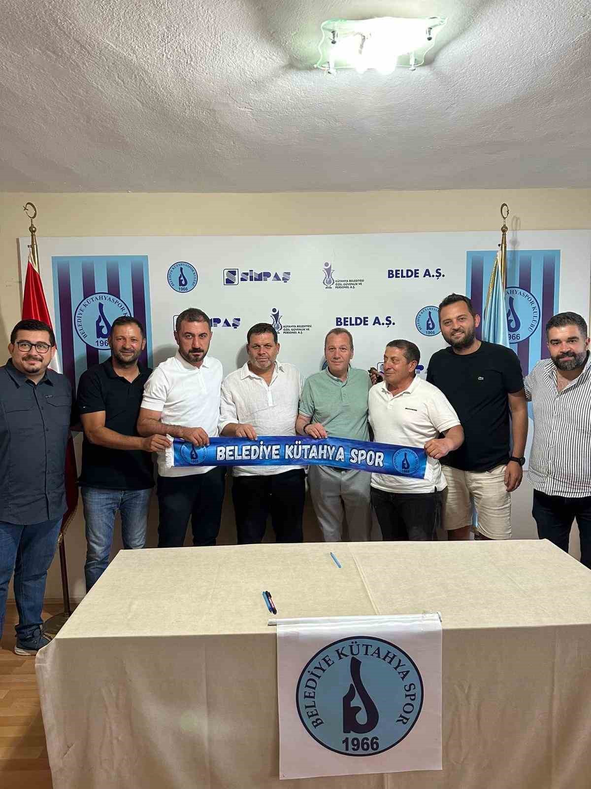 Belediye Kütahyaspor’un yeni teknik direktörü Hakan Şapçı oldu