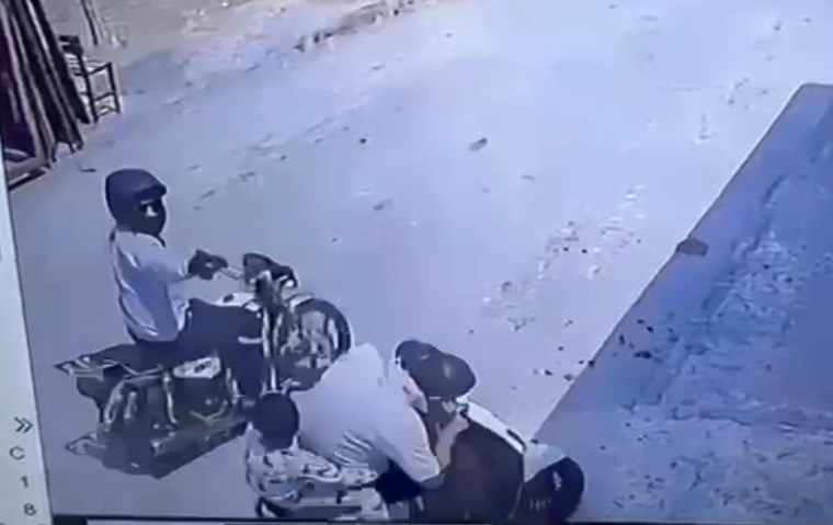 Torunlarının gözü önünde motosiklet üzerinde tabancayla başından vuruldu! - Son Dakika Türkiye Haberleri | Cumhuriyet