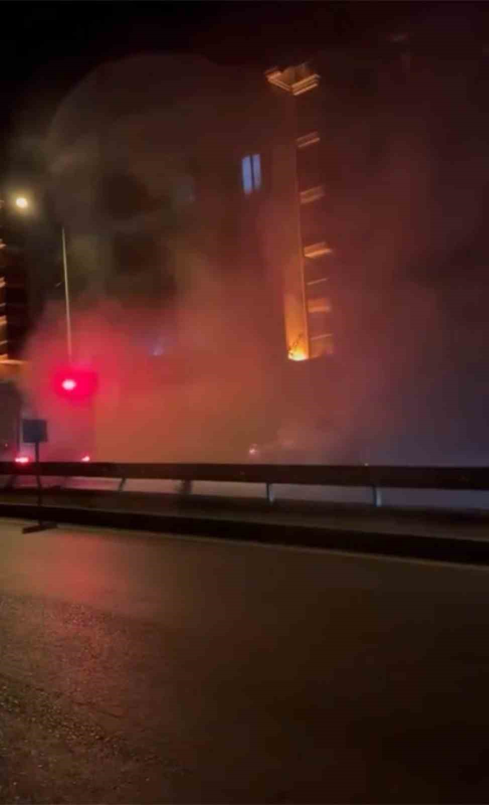 Bursa’da seyir halindeki otomobil alevlere teslim oldu