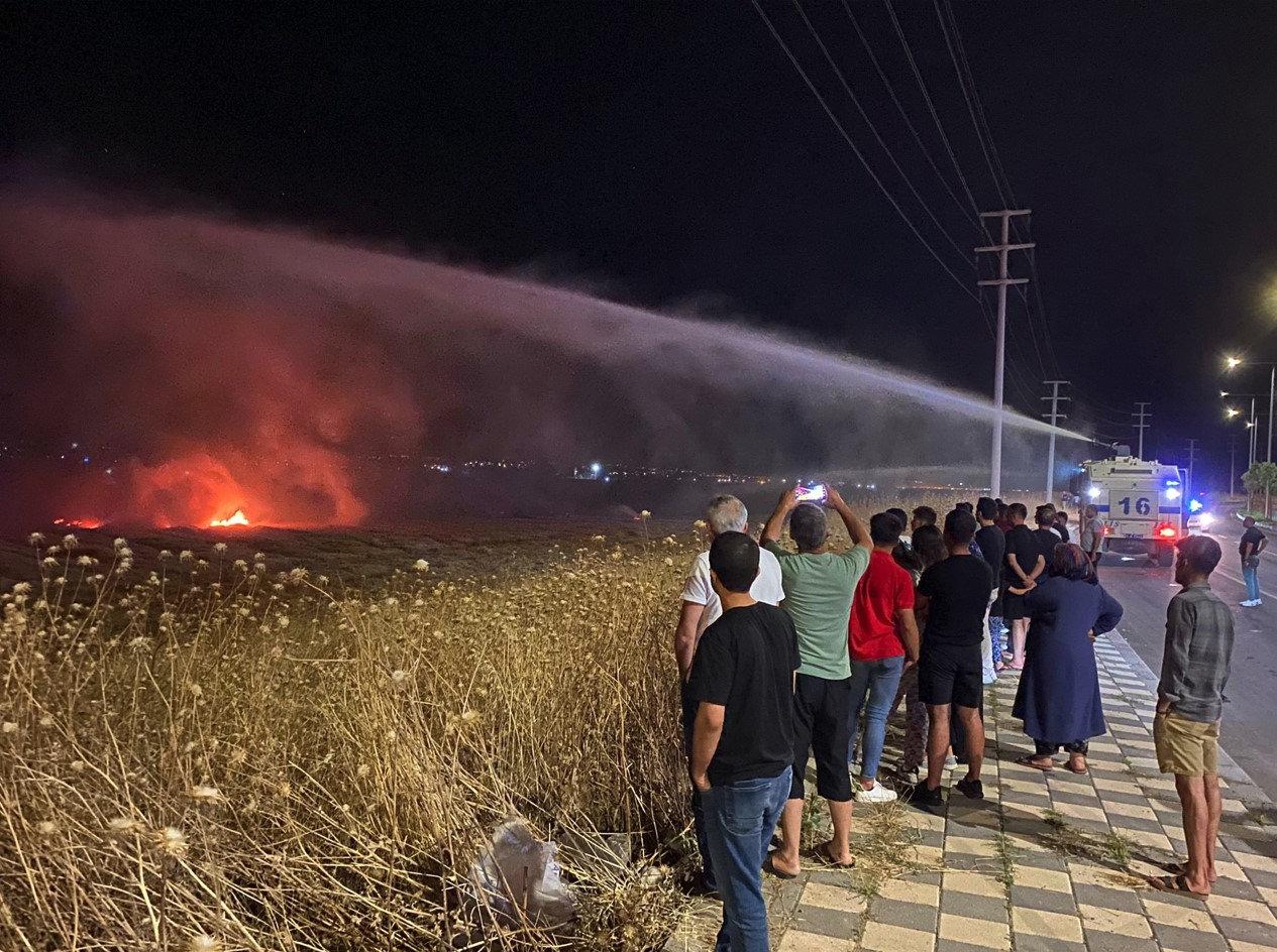 Diyarbakır'daki yangına müdahaleye 9 TOMA destek verdi