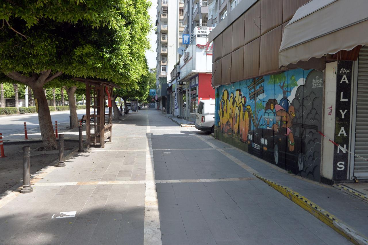 Adanalılar yayla ve yazlıklara gidince cadde ve sokaklar boş kaldı
