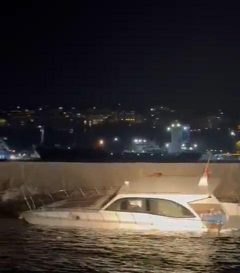 Haydarpaşa'da batmak üzere olan teknedeki 10 kişi kurtarıldı
