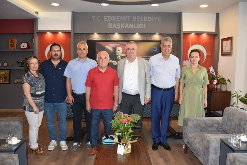 Cemil Çiçek’ten Edremit Belediyesi’ ne ziyaret