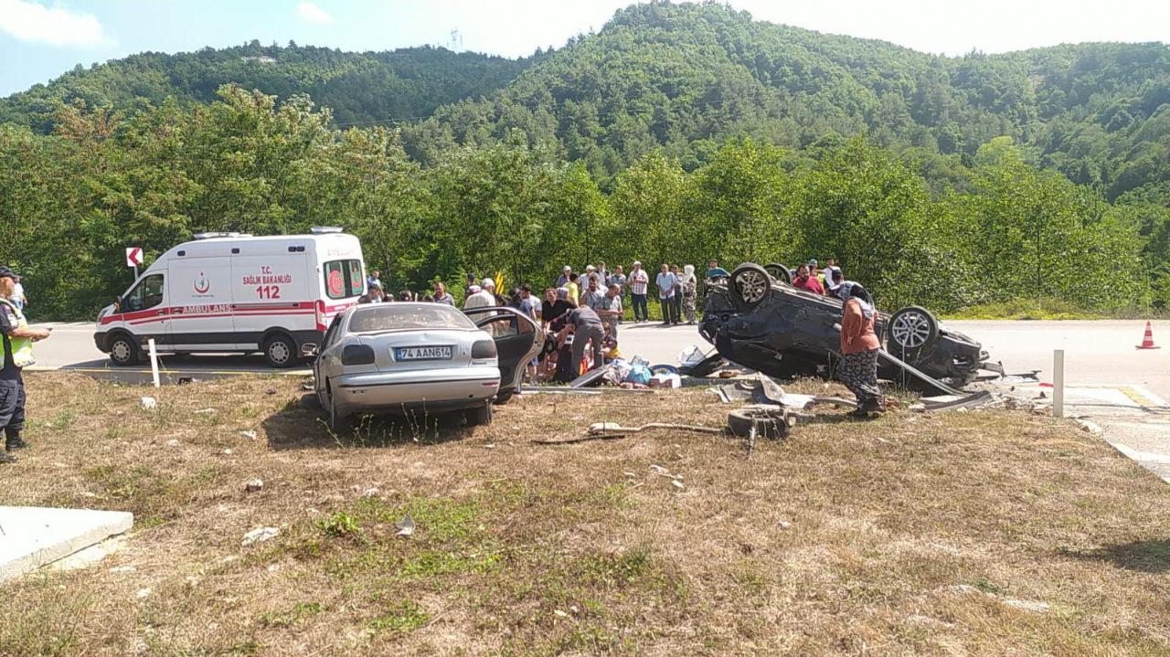 Düğün yolunda feci kaza! 3'ü ağır 9 yaralı