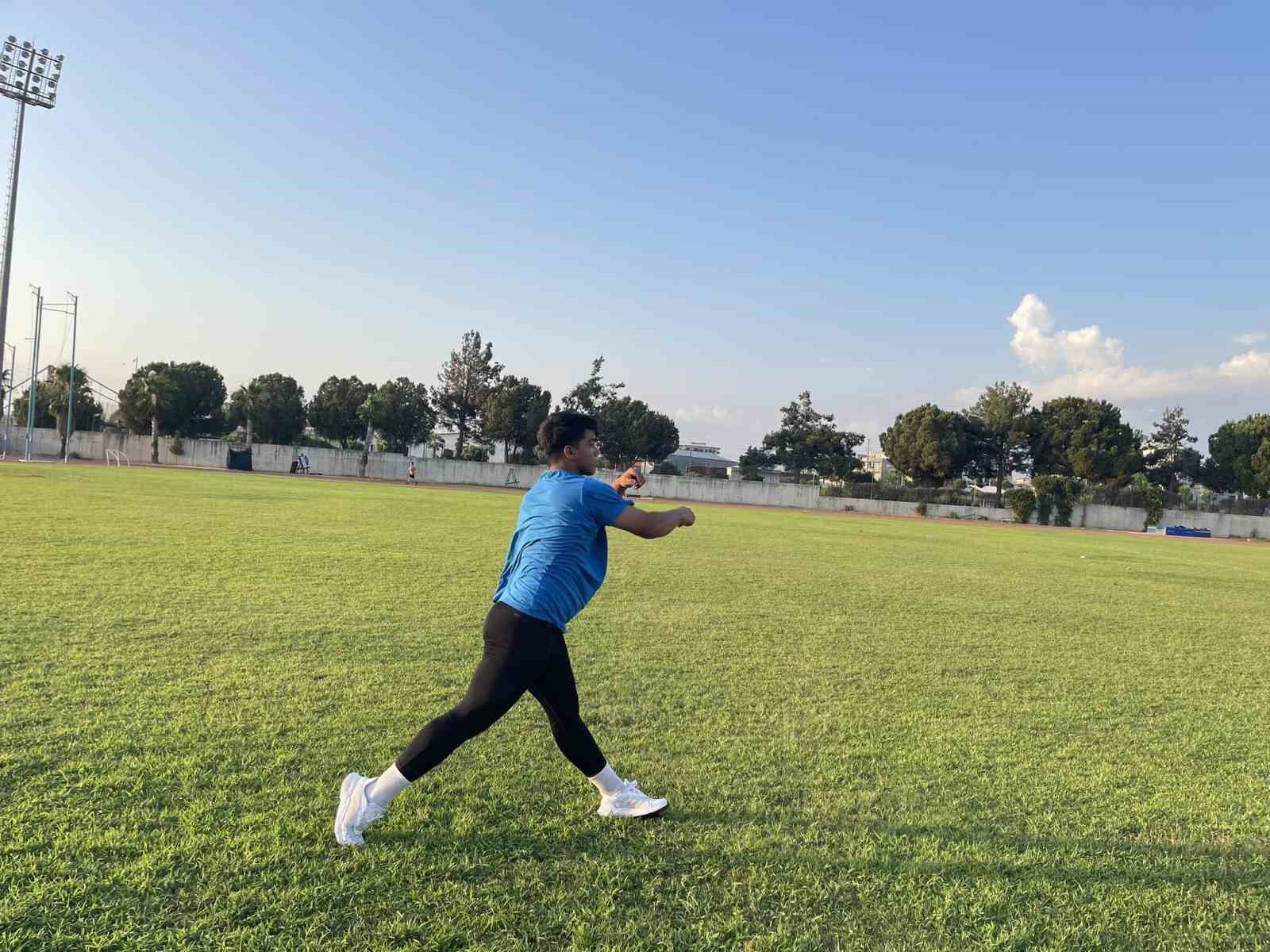 Depremzede sporcu, rekor kırarak Türkiye birincisi oldu