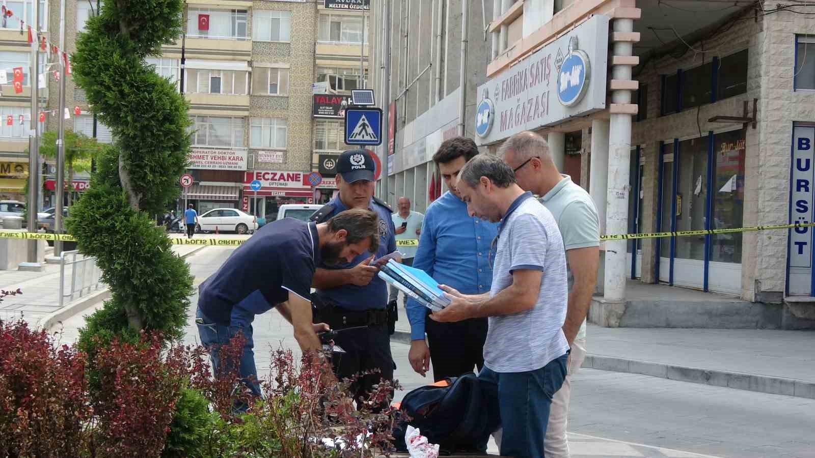 Burdur’da meydanda unutulan çanta paniğe neden oldu