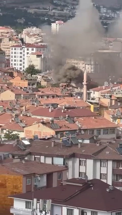 Elazığ’da çatı yangını