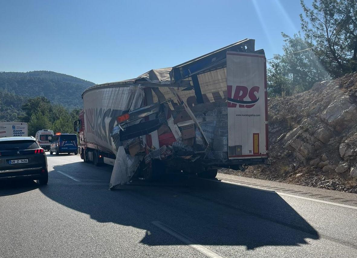 Antalya'da zincirleme kaza: Ölü ve yaralı var!