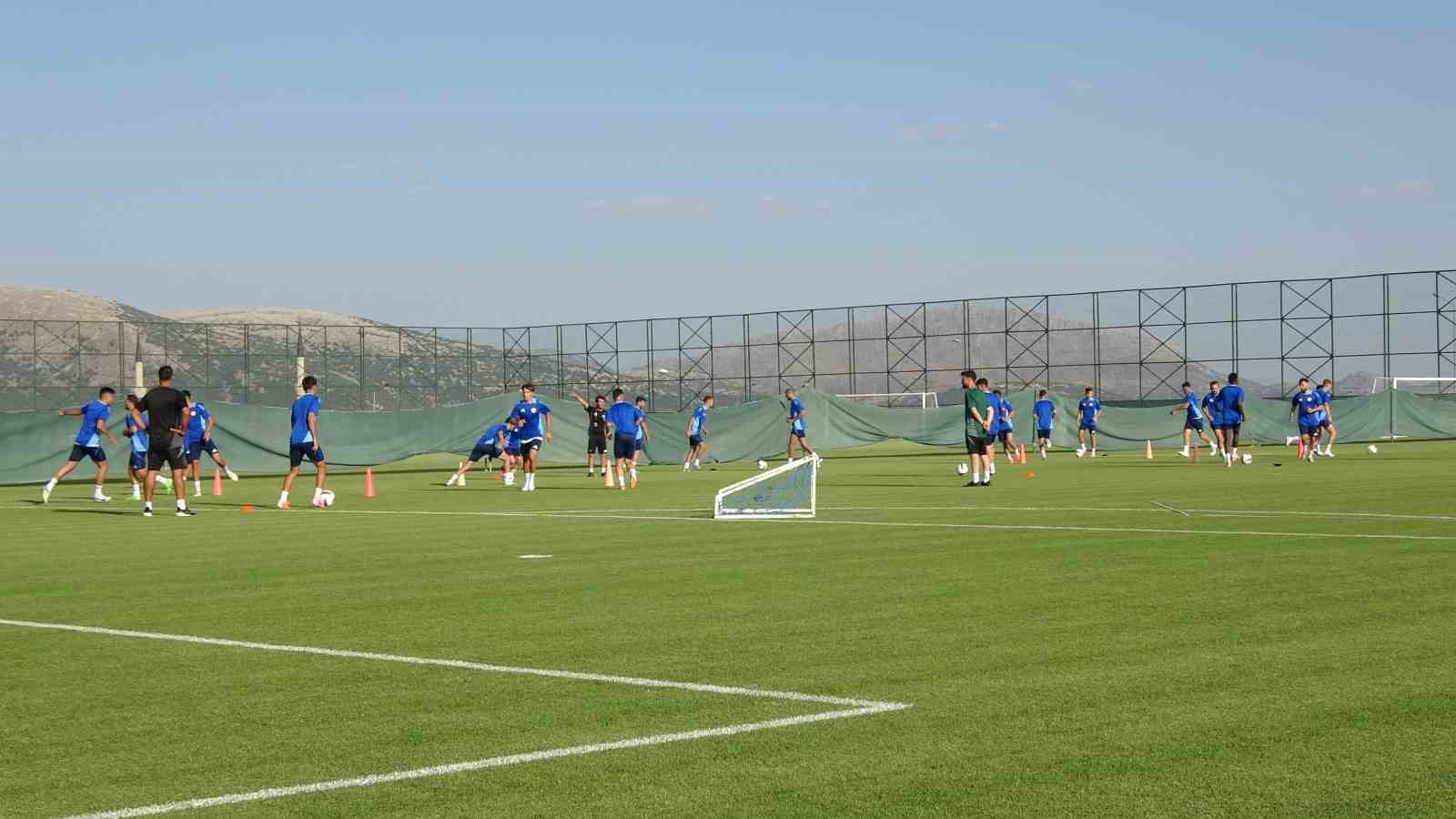 Antalyaspor, Burdur’da ilk antrenmanına çıktı