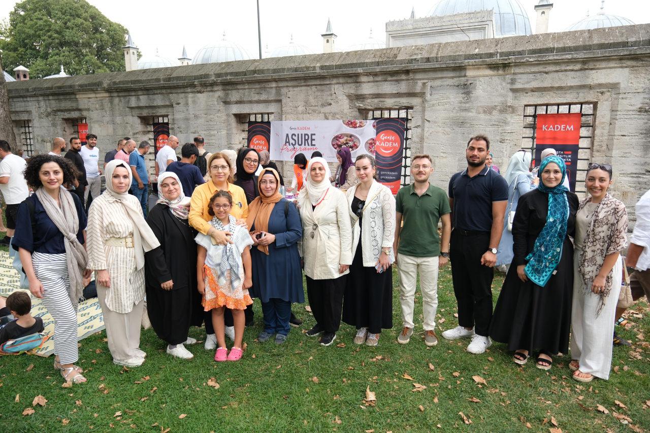 KADEM’den Süleymaniye’de bin kişilik aşure ikramı