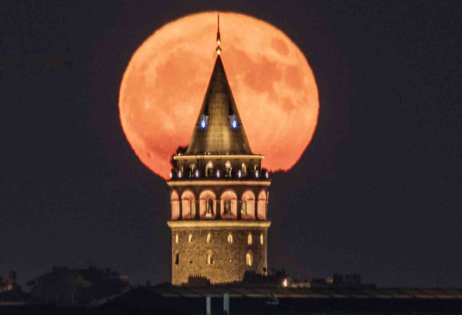 Dolunay İle Galata kulesi buluştu