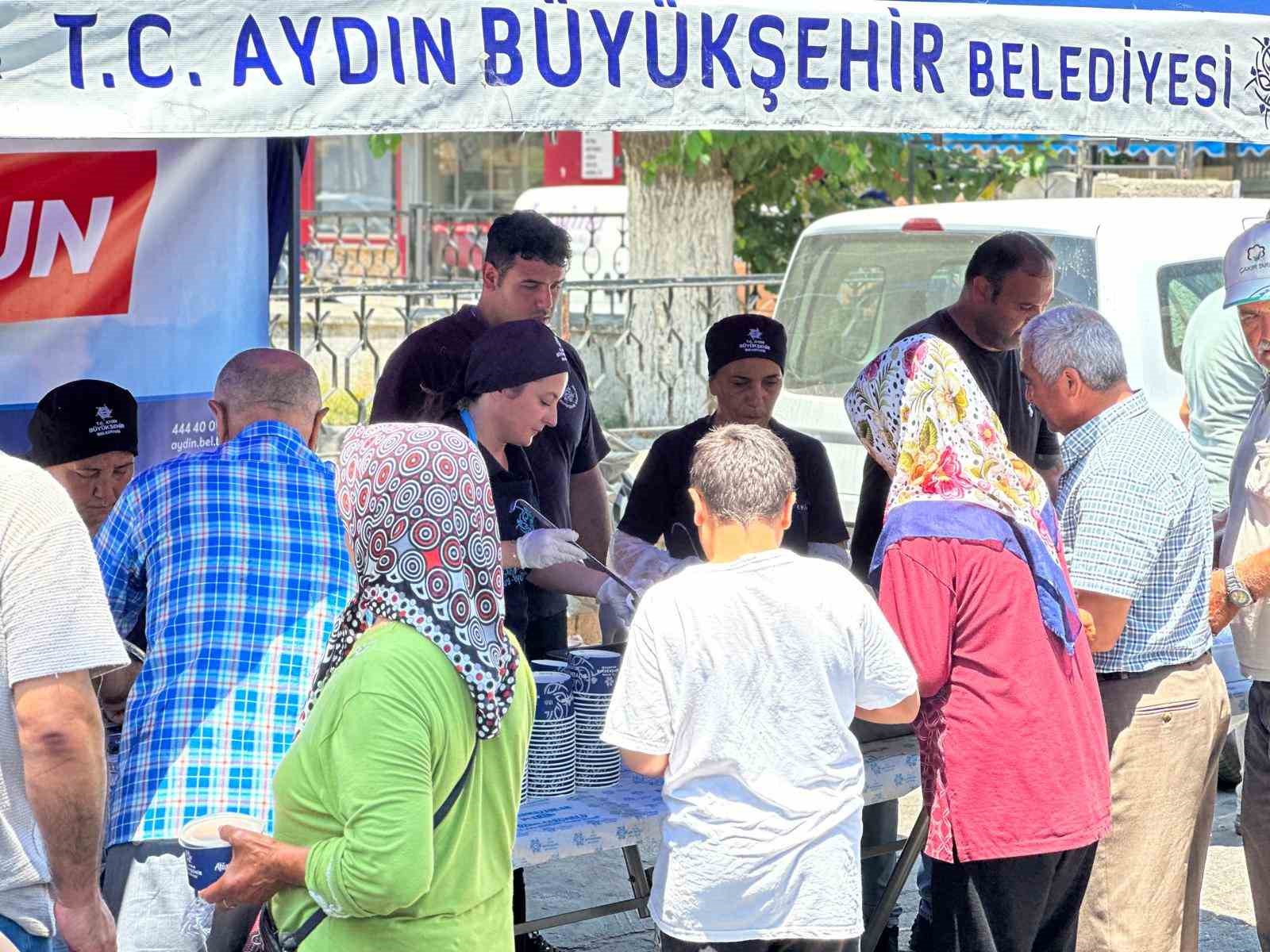 Aydın Büyükşehir Belediyesi’nden vatandaşlara aşure ikramı