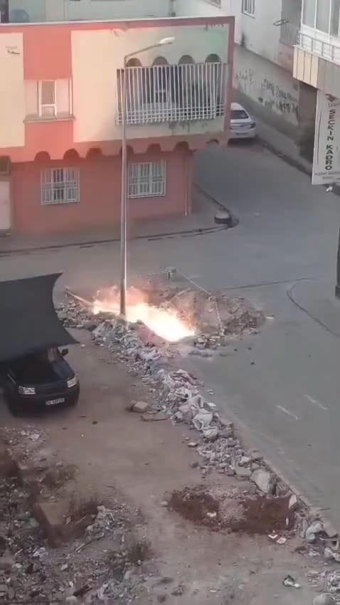 Mardin'de elektrik hattı yeraltına indirildikten sonra şiddetli şekilde patladı