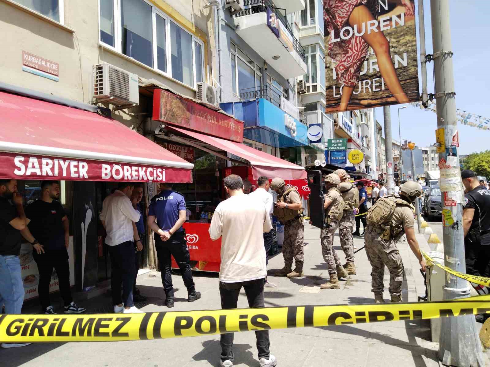 Kadıköy’de rehine krizi: Kuruyemişçiyi rehin aldı, intihara kalkıştı