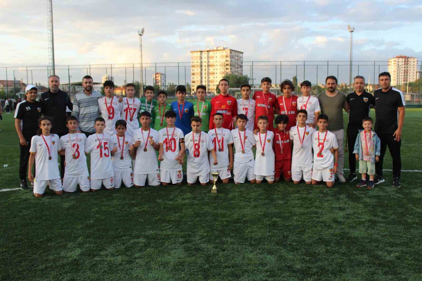 U13 Ligi’nde şampiyon Kayserispor oldu