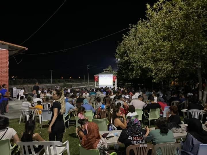 Buharkent’te çeyrek final heyecanını dev ekranda hep birlikte yaşadı