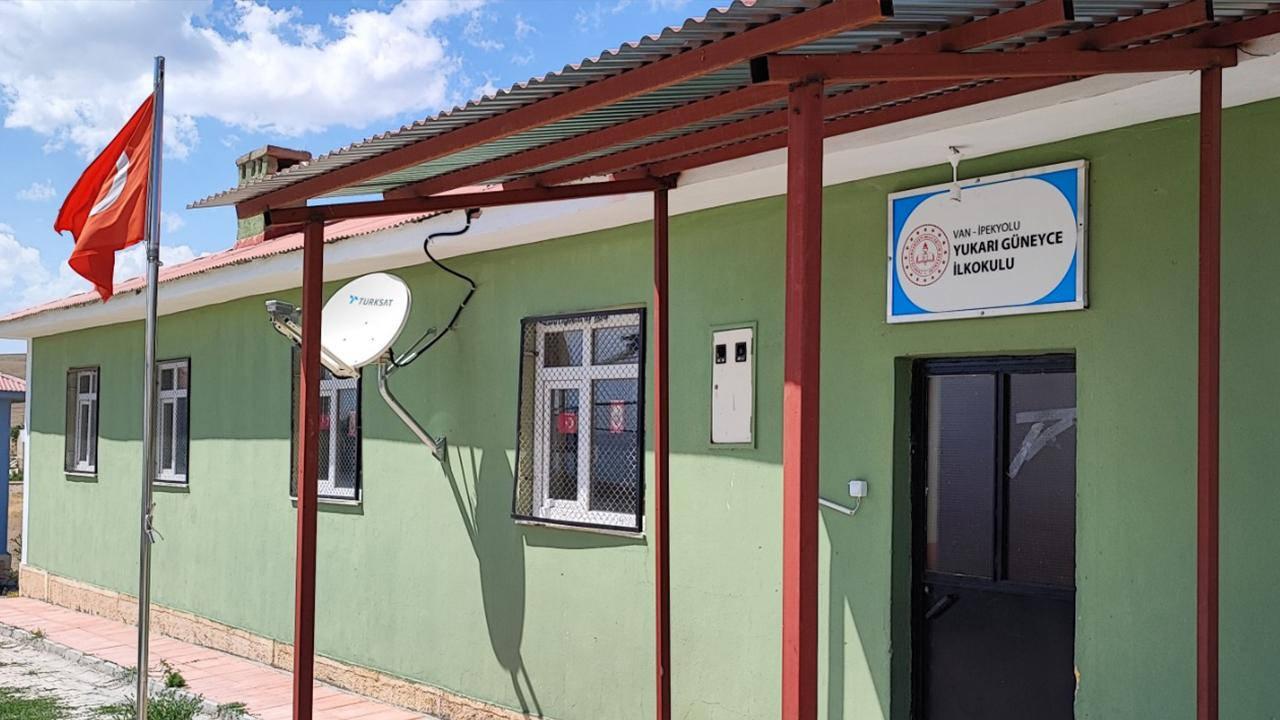 Karasal hizmetin zor olduğu köy okulları Türksat ile dünyaya bağlanıyor