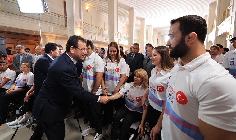 Türkiye'yi Paris'te temsil edecek İBB Spor Kulübü sporcuları tanıtıldı! - Son Dakika Spor Haberleri | Cumhuriyet