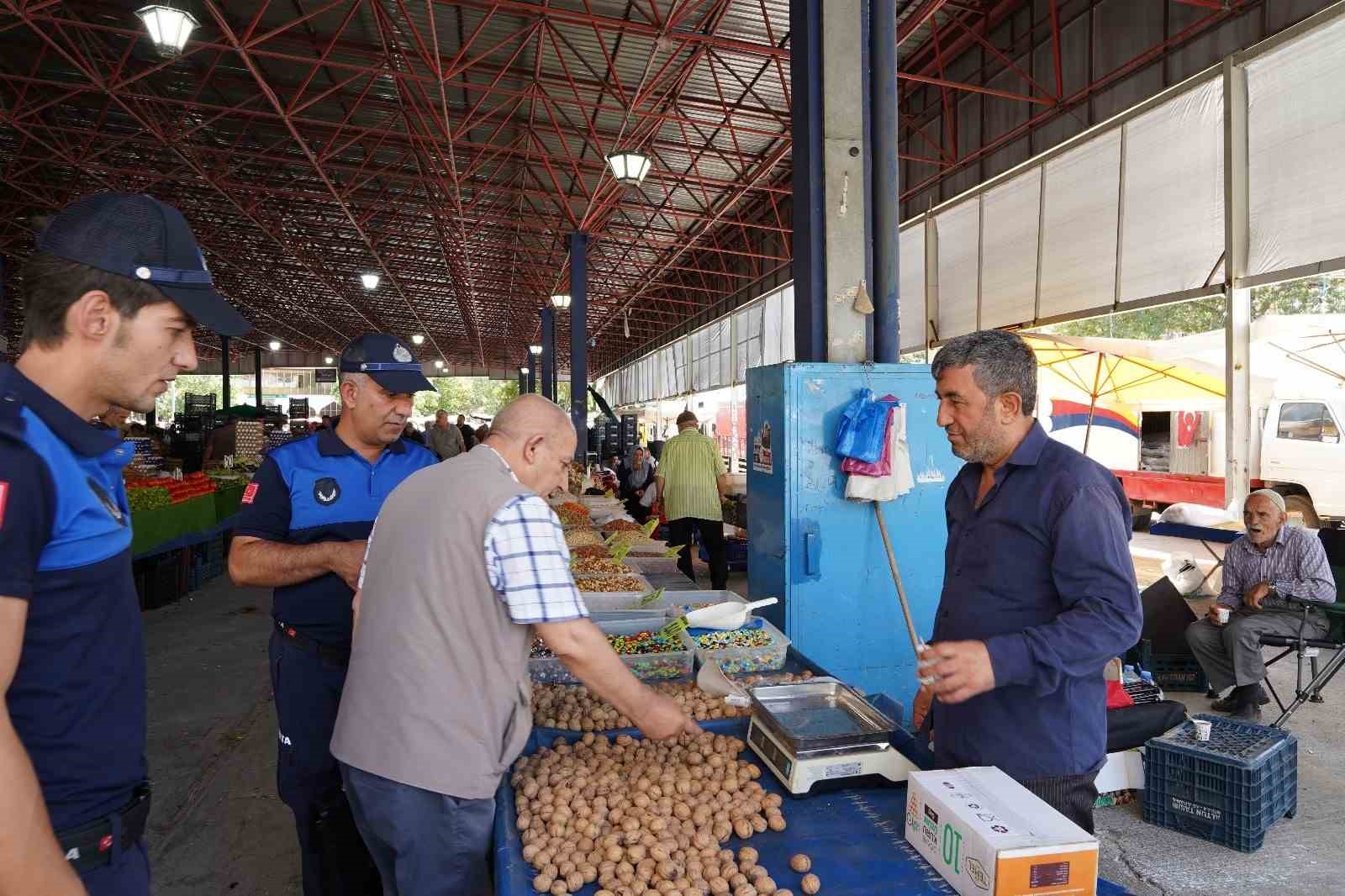 Melikgazi Belediyesi Zabıta Ekipleri pazar denetimi yaptı