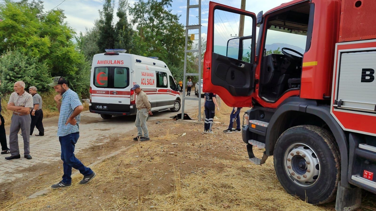 Çıktığı elektrik direğinde akımına kapıldı