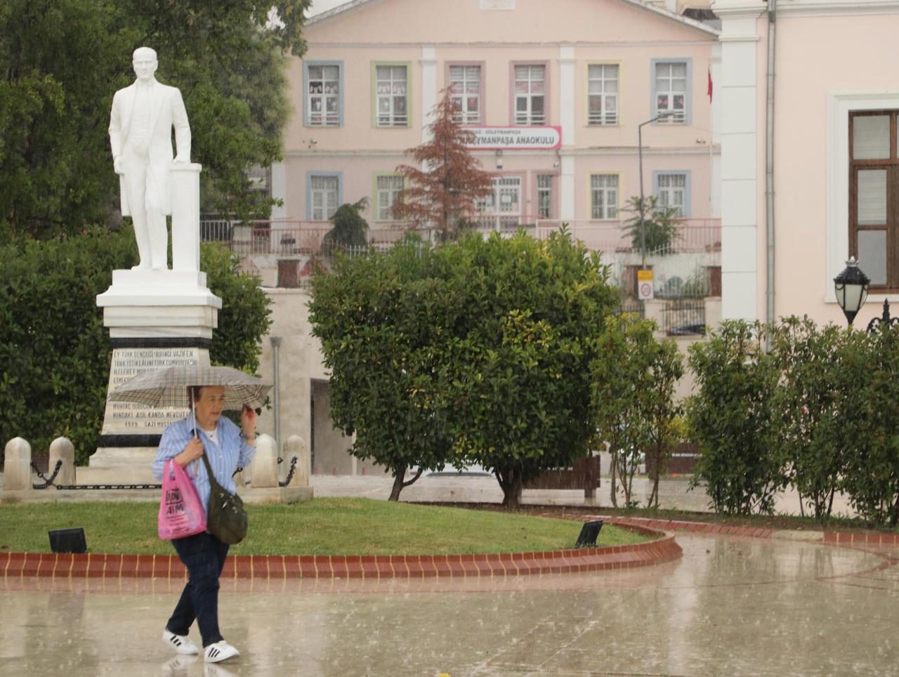 Tekirdağ'da sağanak yağış