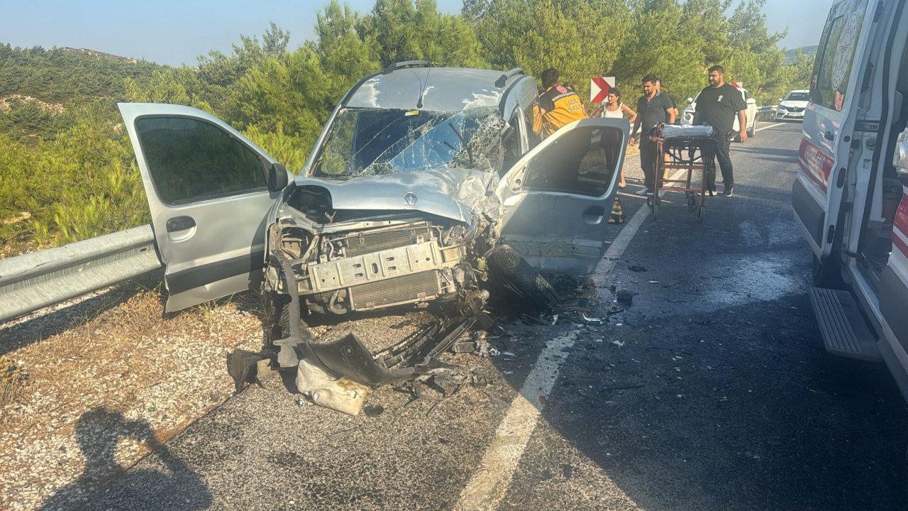 İzmir'de iki trafik kazasında 8 kişi yaralandı