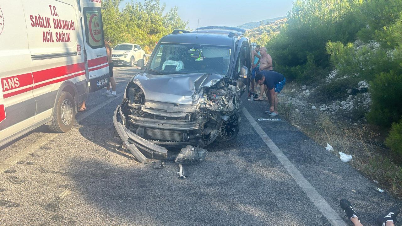 İzmir'de iki trafik kazasında 8 kişi yaralandı