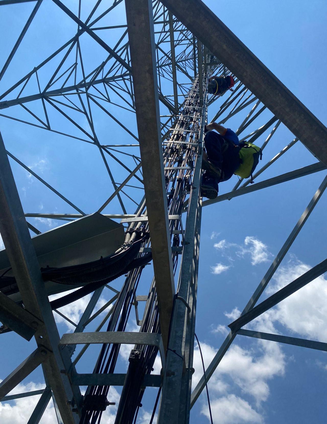 Elektrik direğindeki baz istasyonunu onarırken bayıldı, AFAD ve İtfaiye kurtardı