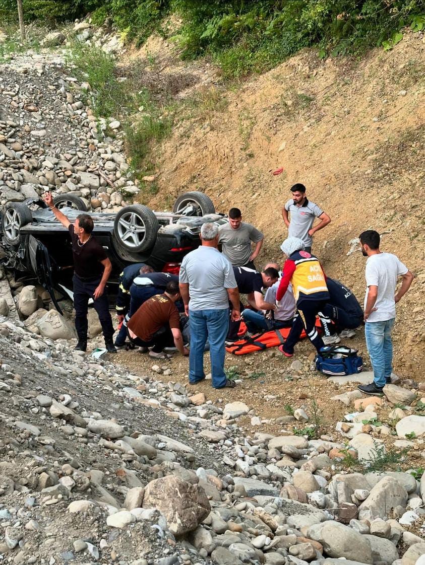 Sinop’ta otomobil şarampole düştü: 2 yaralı