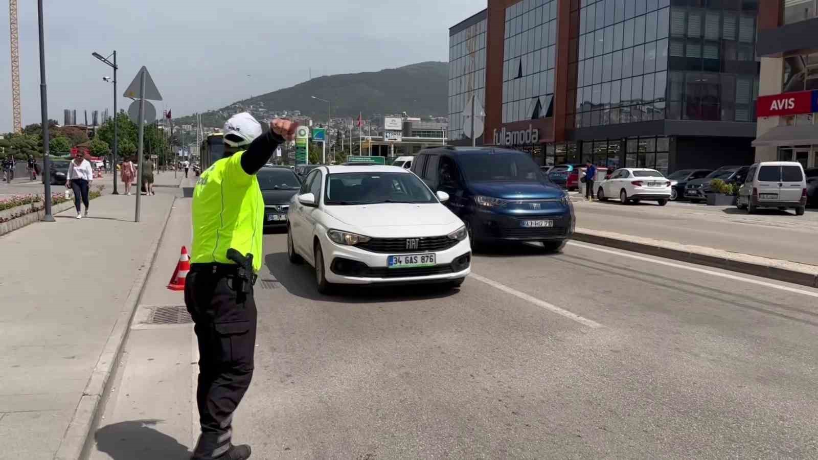 Bursa Emniyeti trafik denetimlerini aralıksız sürdürüyor