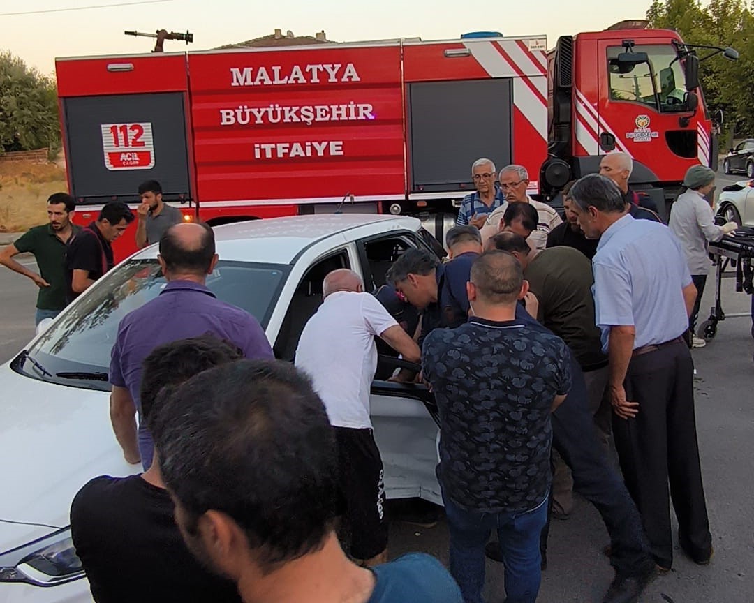 Malatya’da iki otomobilin karıştığı kazada: 5 yaralı